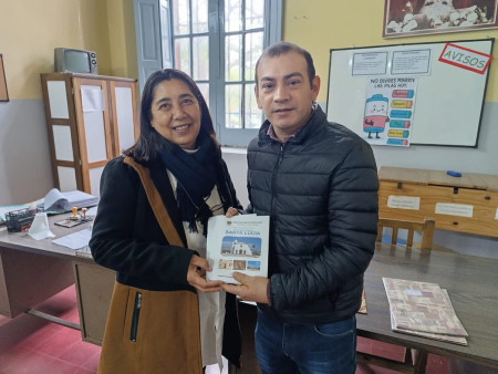 Se entregó ejemplares de la Reseña Histórica de Santa Lucía.